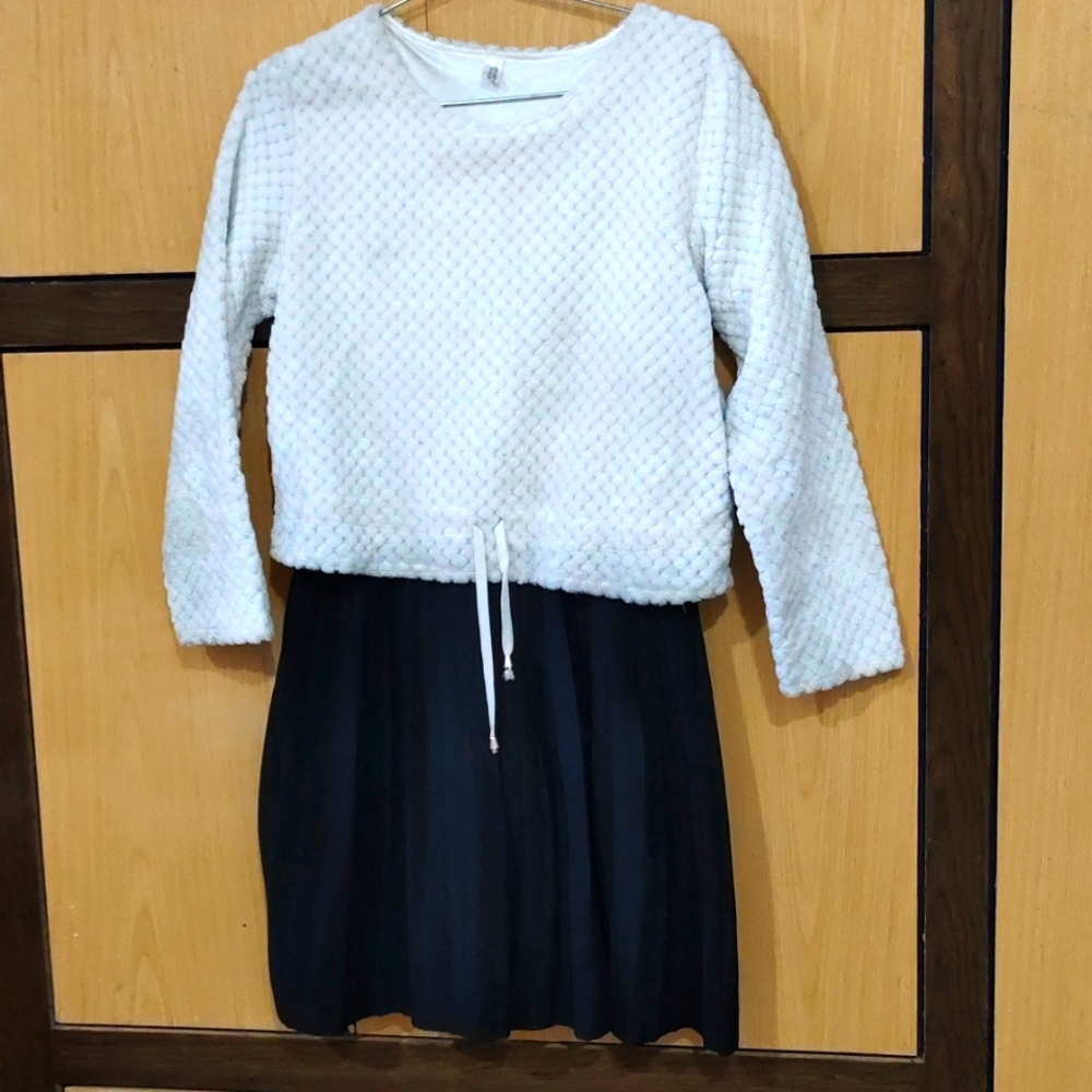 Cute knee length dress - Picture 1 of 2